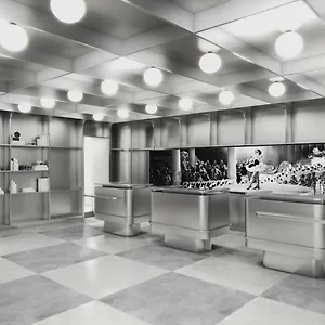 **** Hotel Revery Downtown, Curio Collection By Hilton Canada